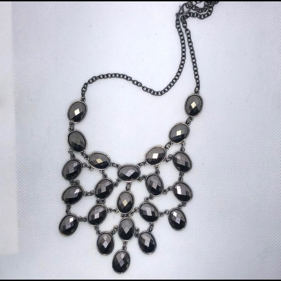 NWOT- Gun Metal Gray Geometric Bubble Necklace